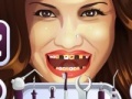 Igra Demi Lovato Tooth Problems